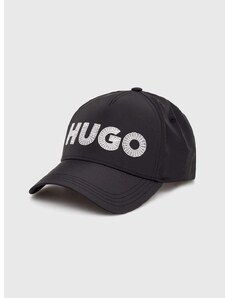 Шапка с козирка HUGO в черно с апликация 50515963