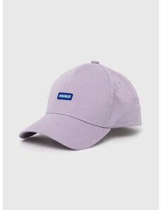 Памучна шапка с козирка Hugo Blue в лилаво с апликация 50522266