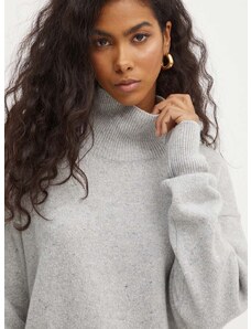 Вълнен пуловер BOSS дамски в сиво с ниско поло 50521898