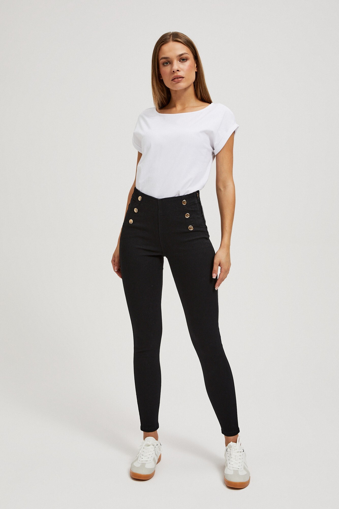 Marisse Jeans With Decorative Buttons