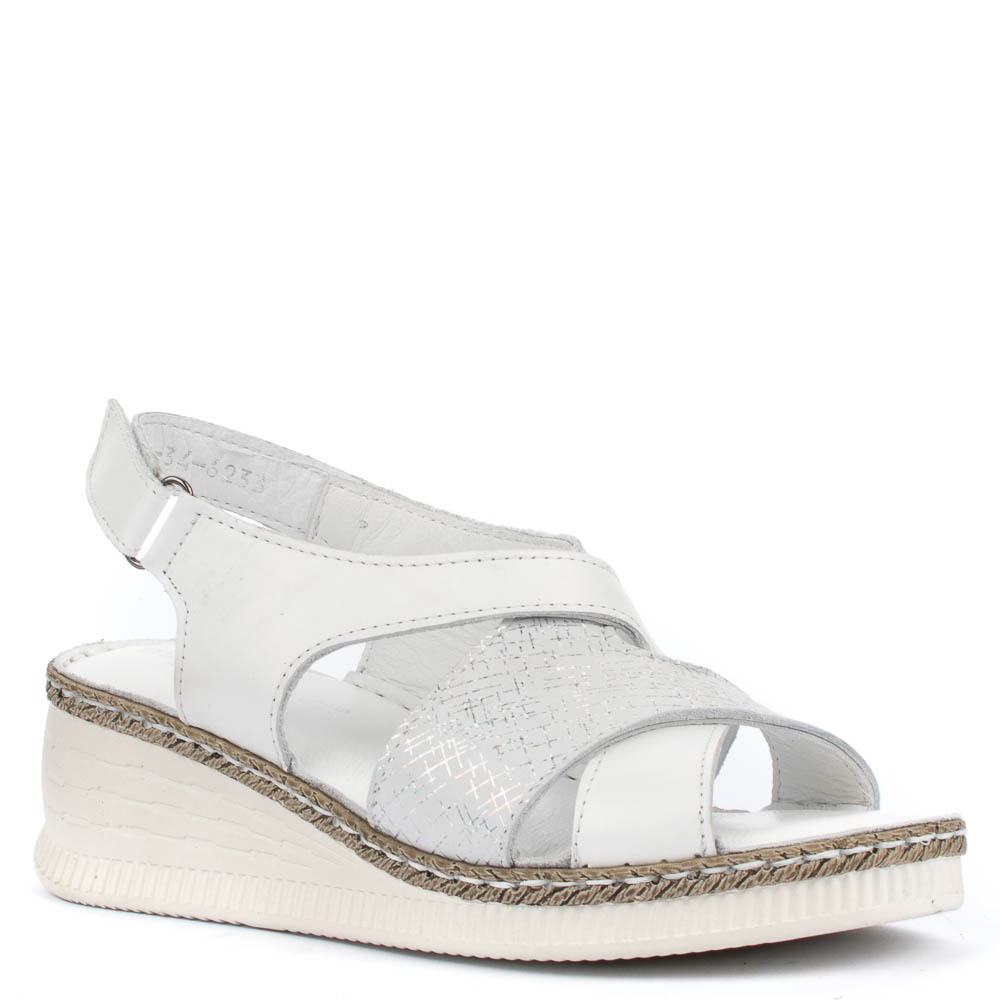 Бели дамски сандали от естествена кожа