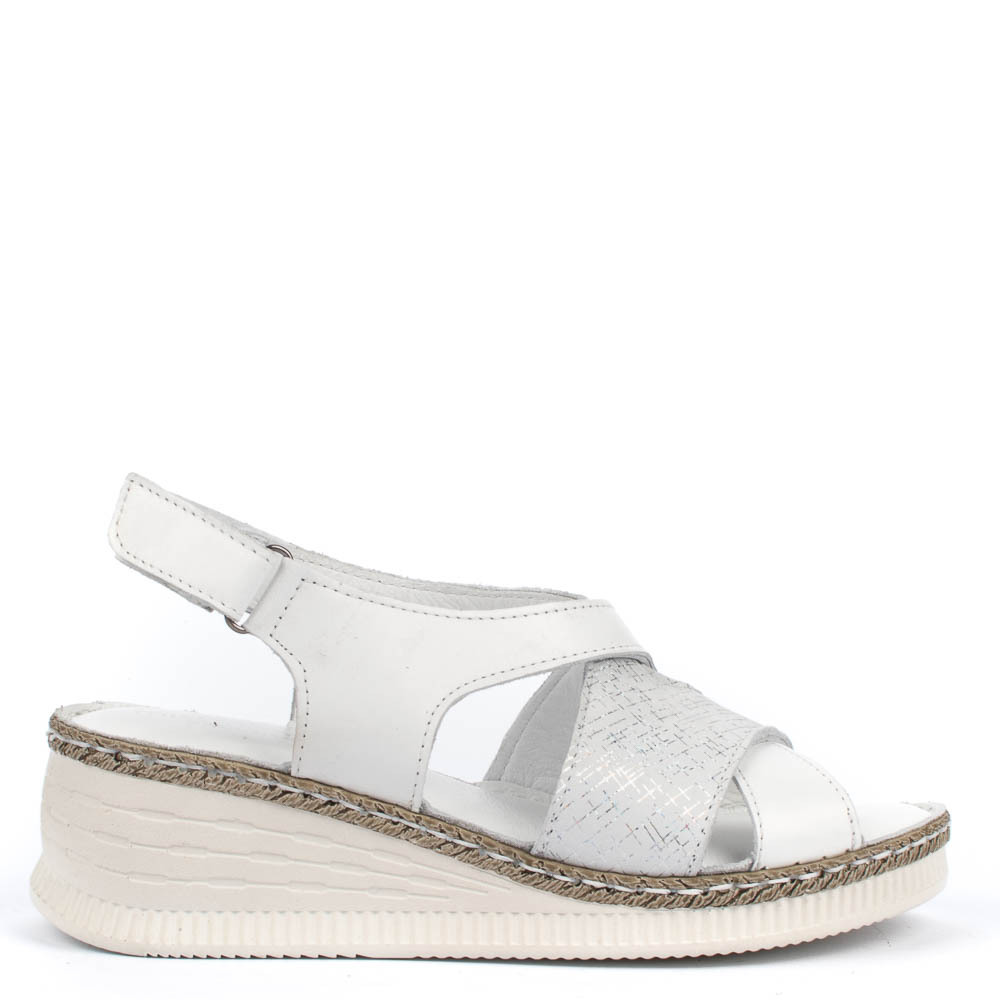 Бели дамски сандали от естествена кожа