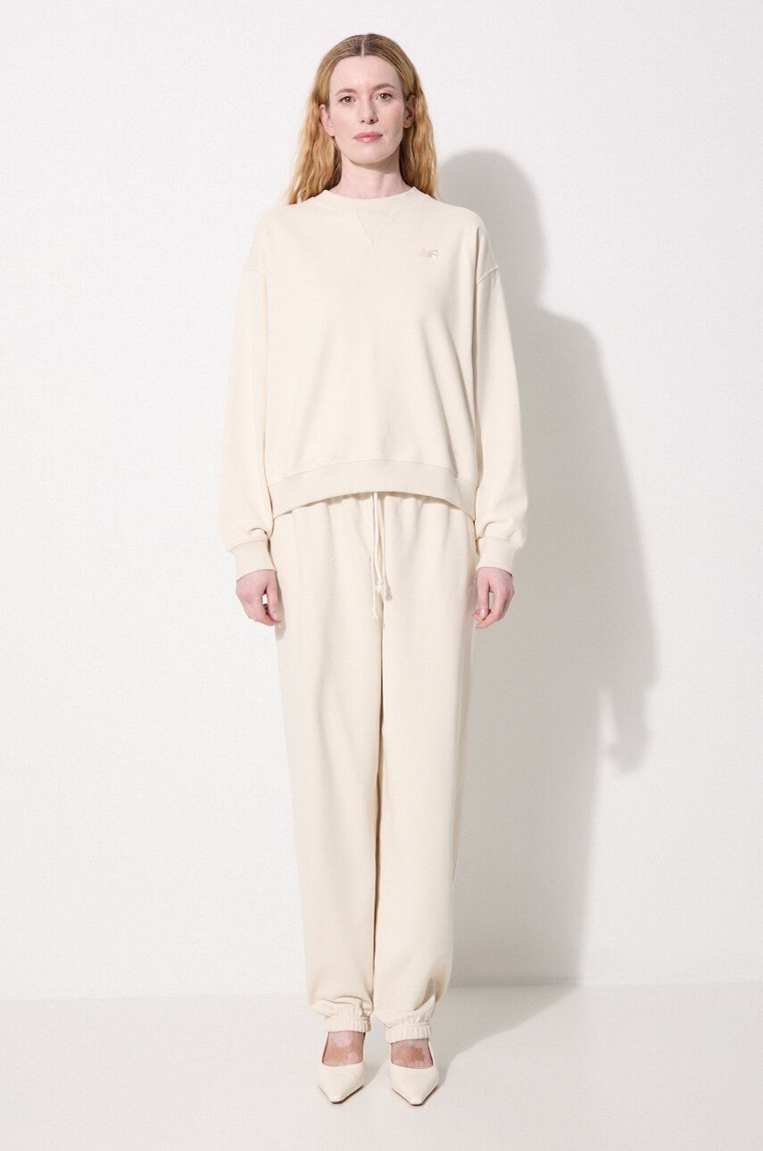 Памучен суичър New Balance WT41500LIN в бежово с изчистен дизайн