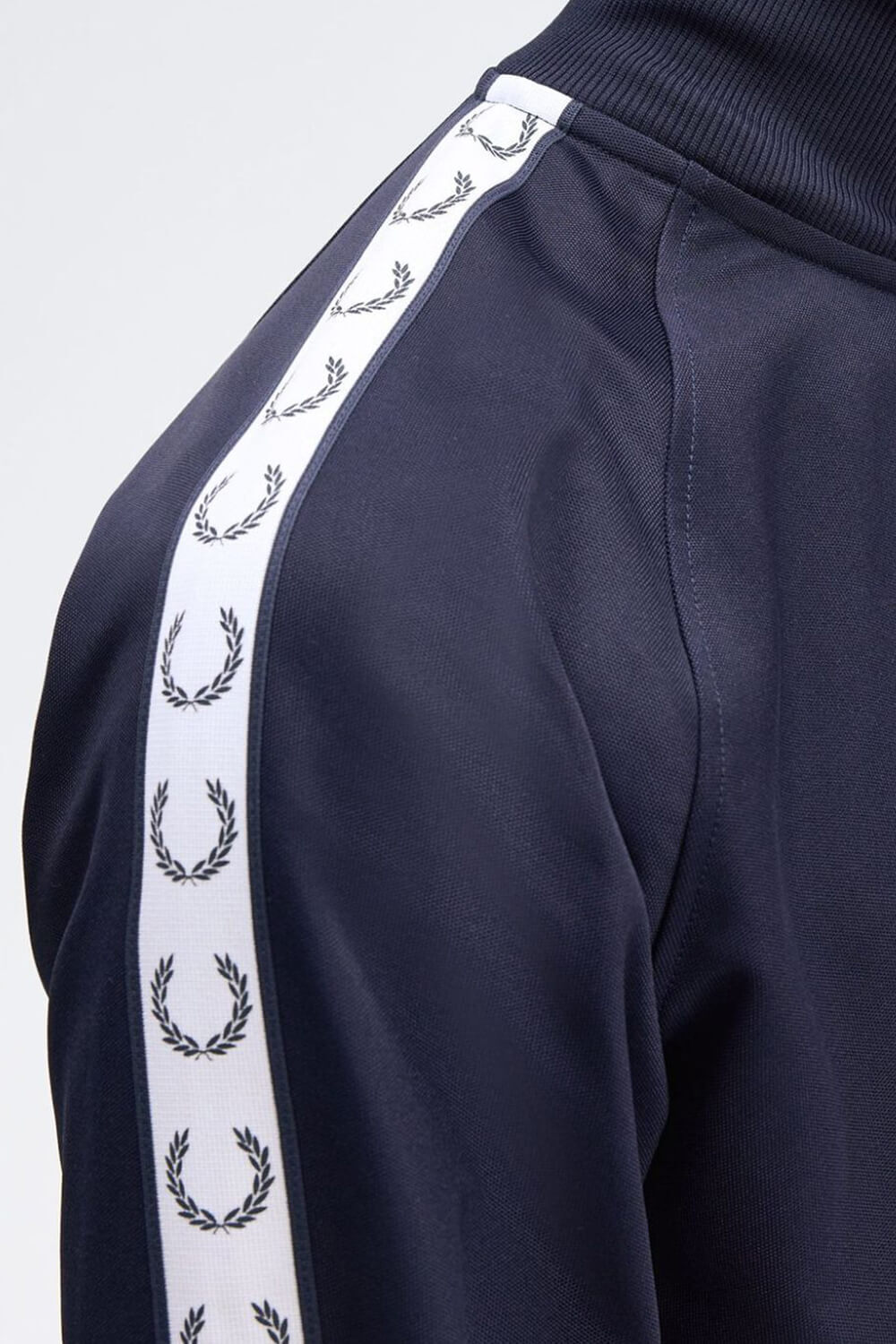 FRED PERRY Жилетка Taped Track J4620 885 carbon blue