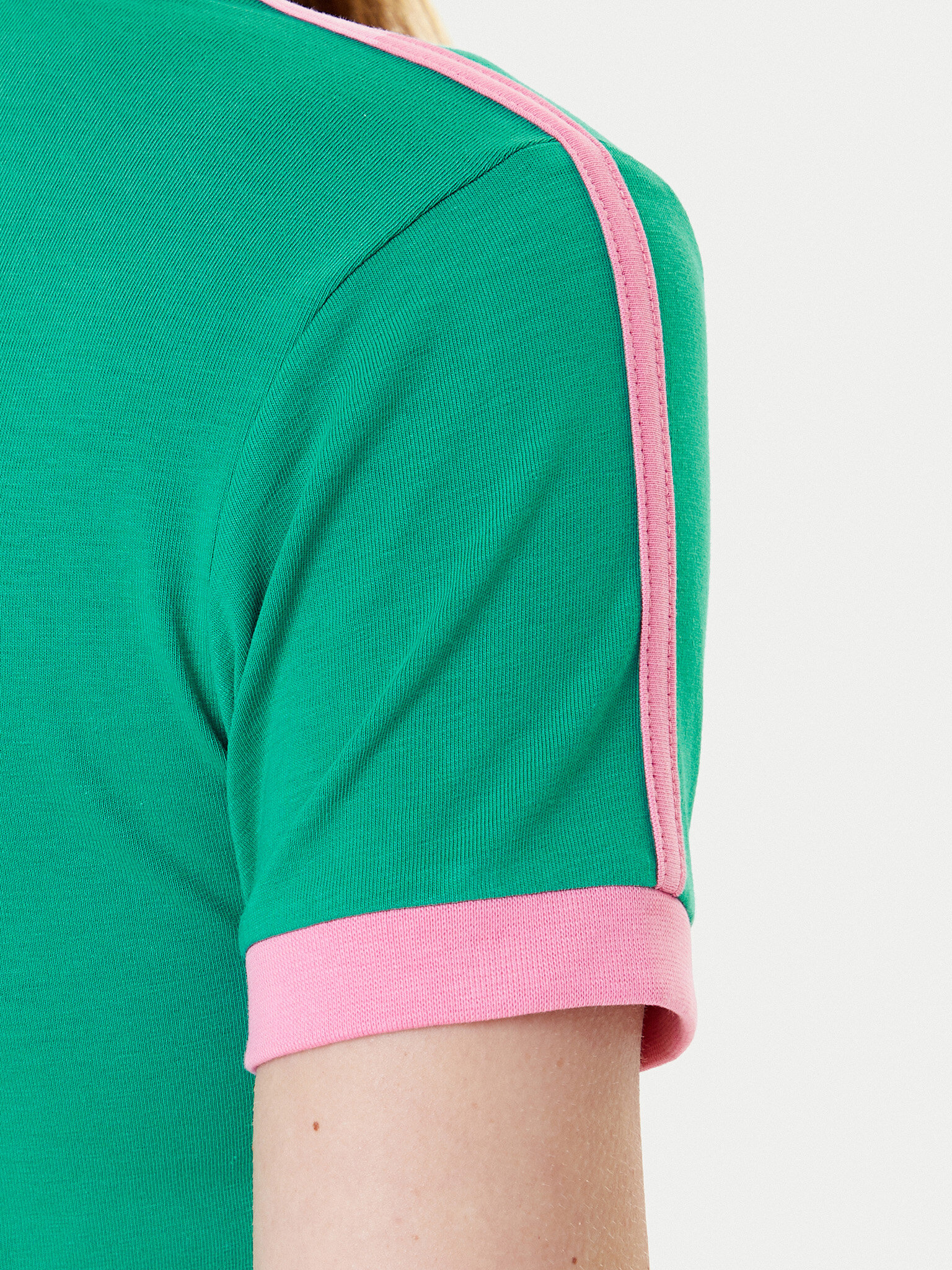 Тишърт Guess Jeans