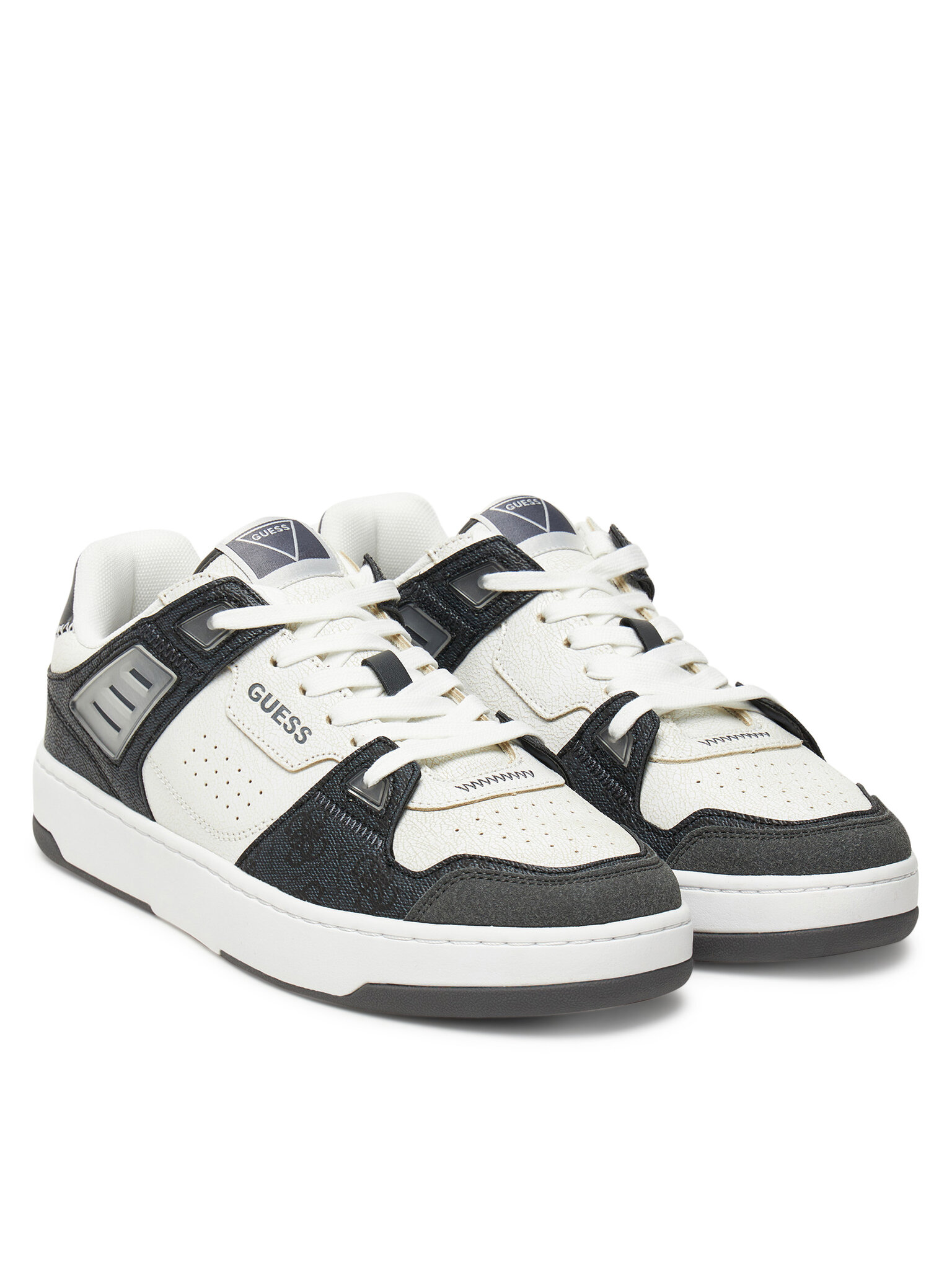 Сникърси Guess