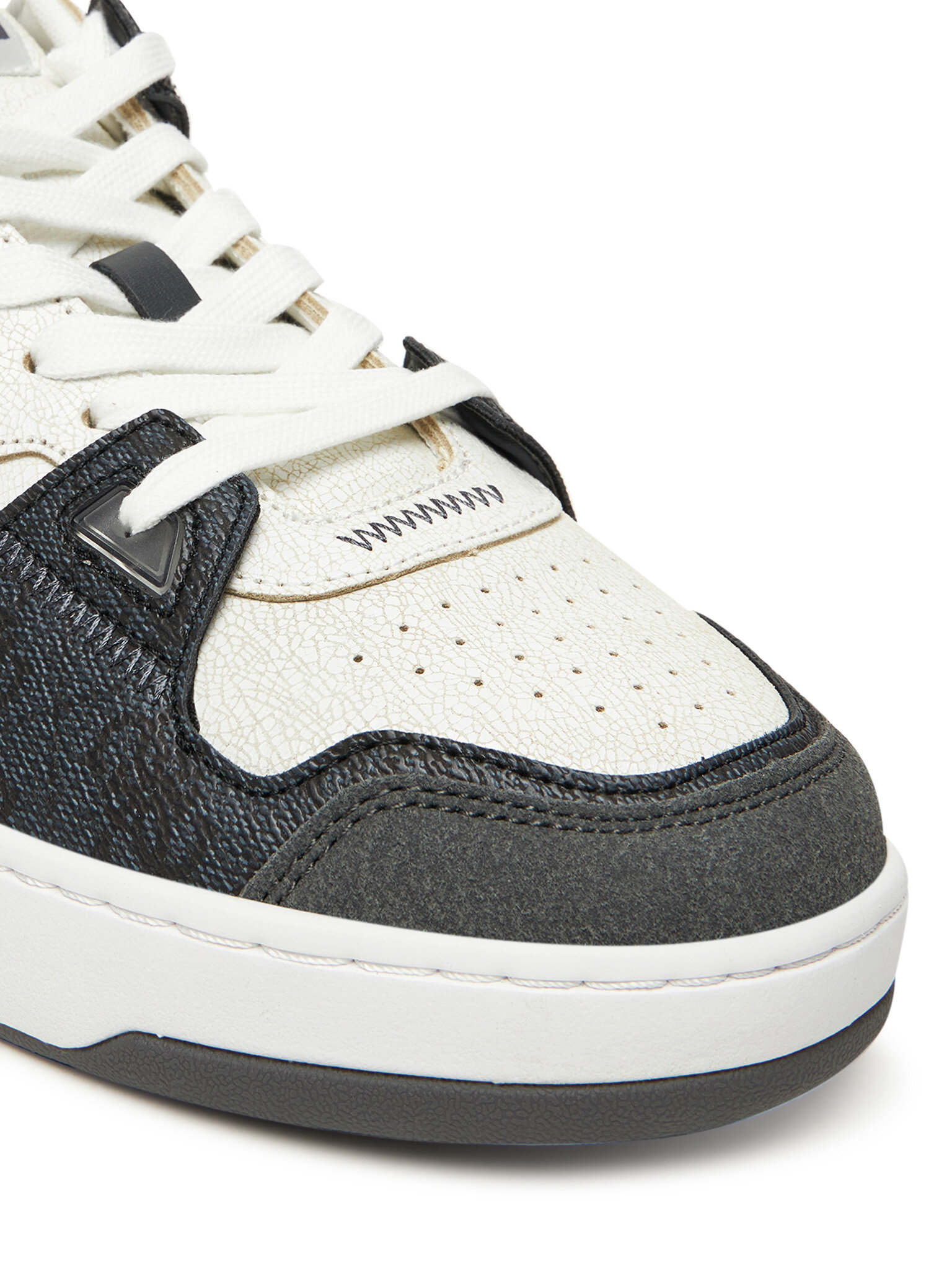 Сникърси Guess