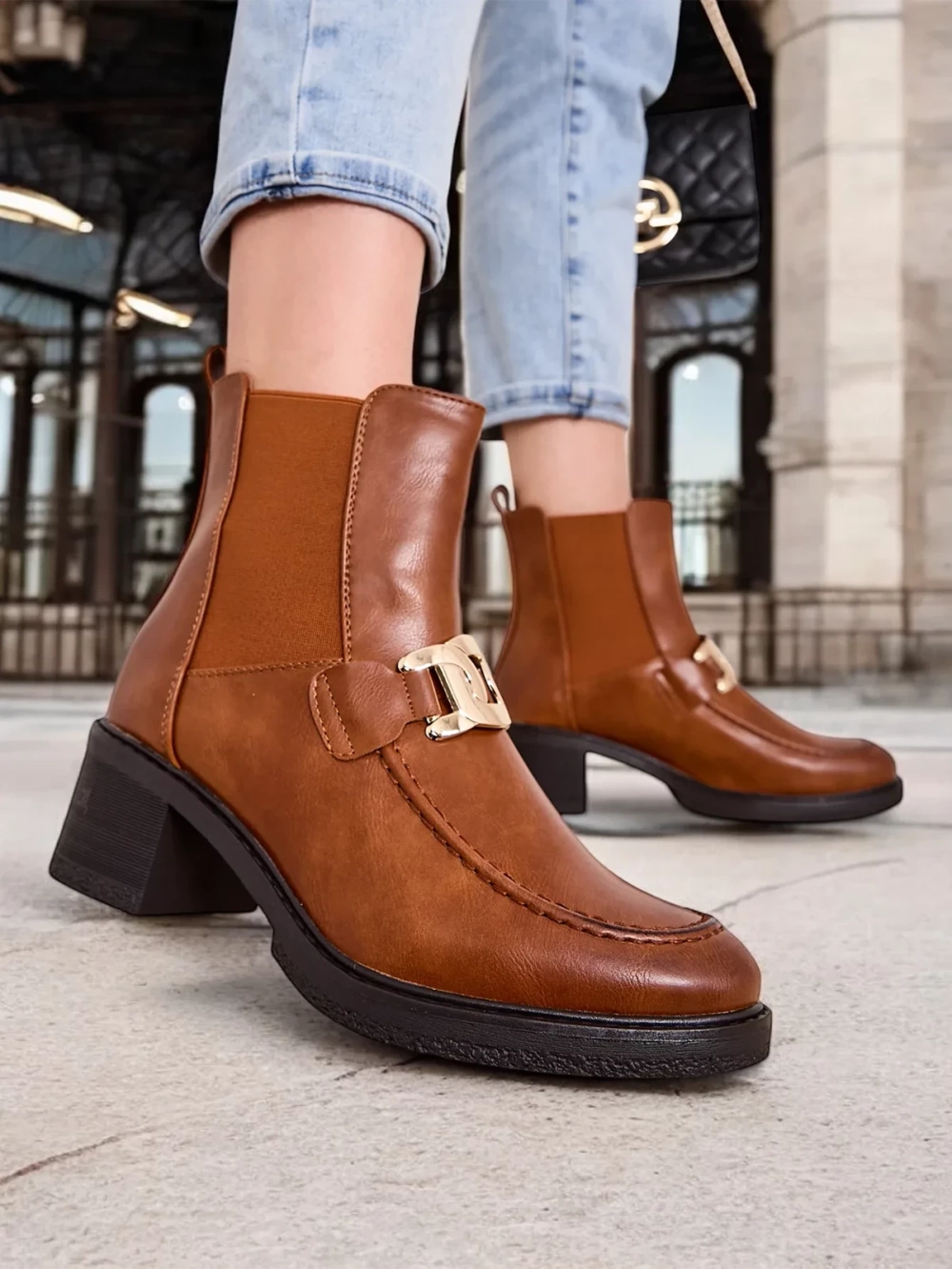 Resti Women's ankle boots with low heels Ewios