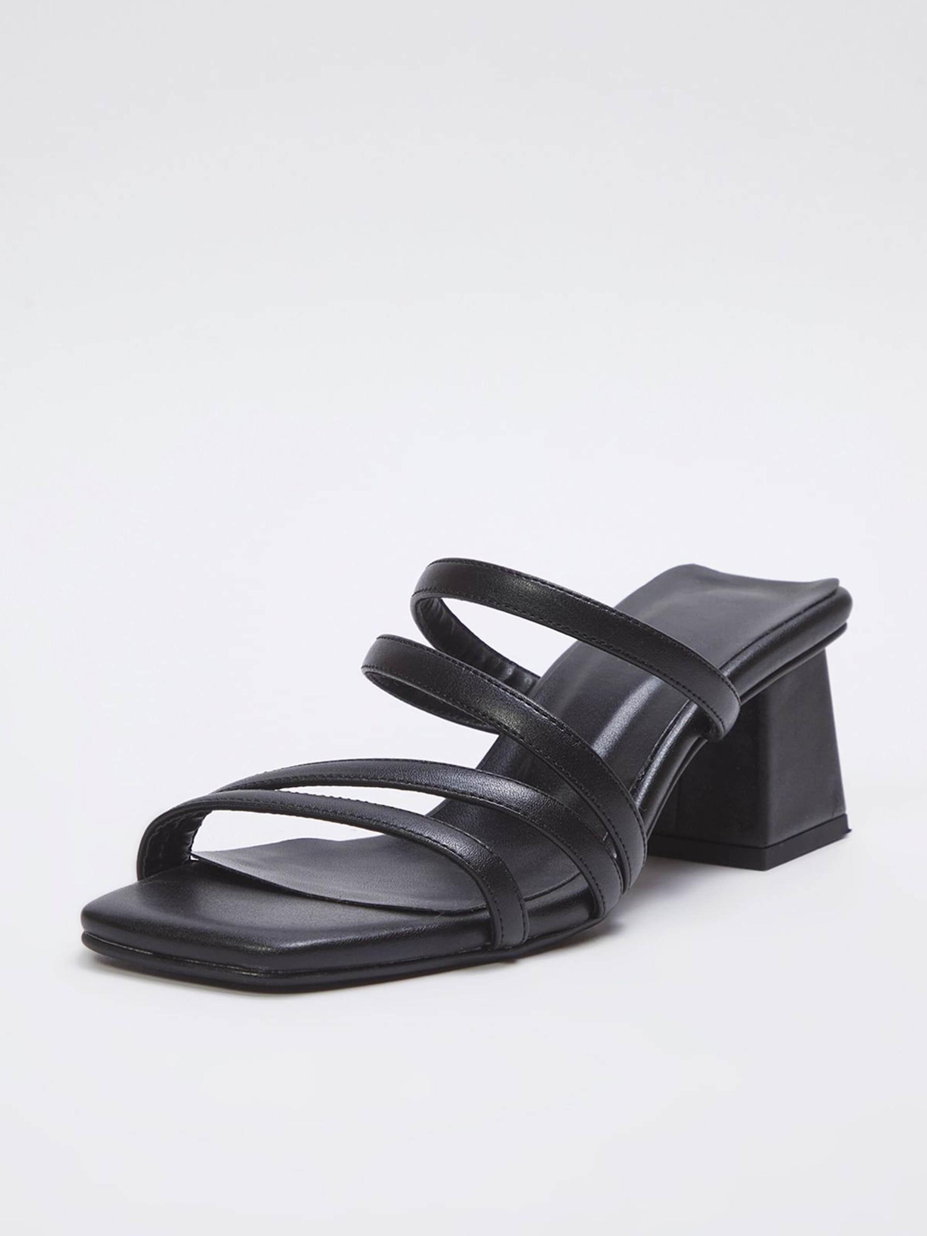 Trendyol Чехли черно