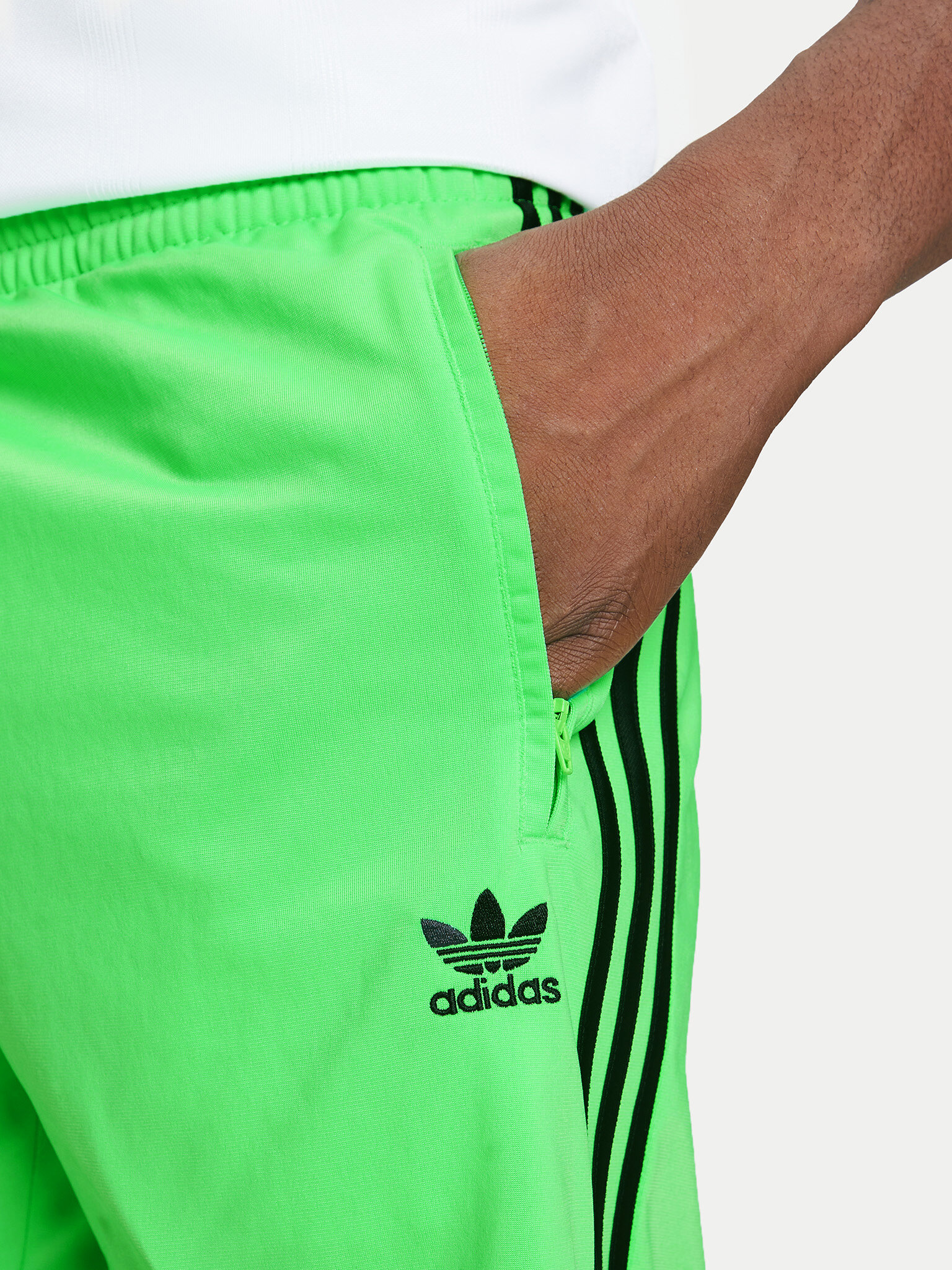 Спортни шорти adidas