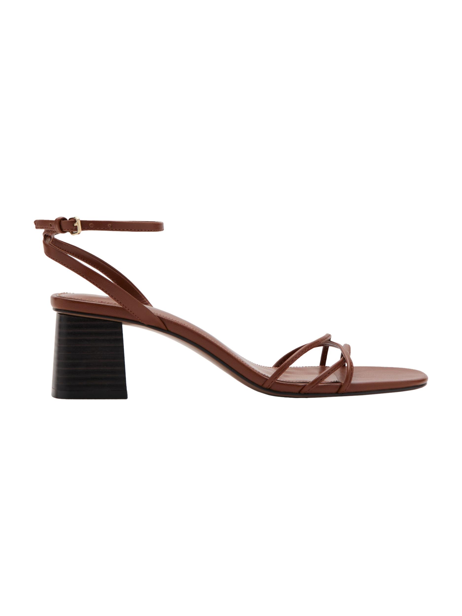 MANGO Сандали с каишка 'RAY' коняк