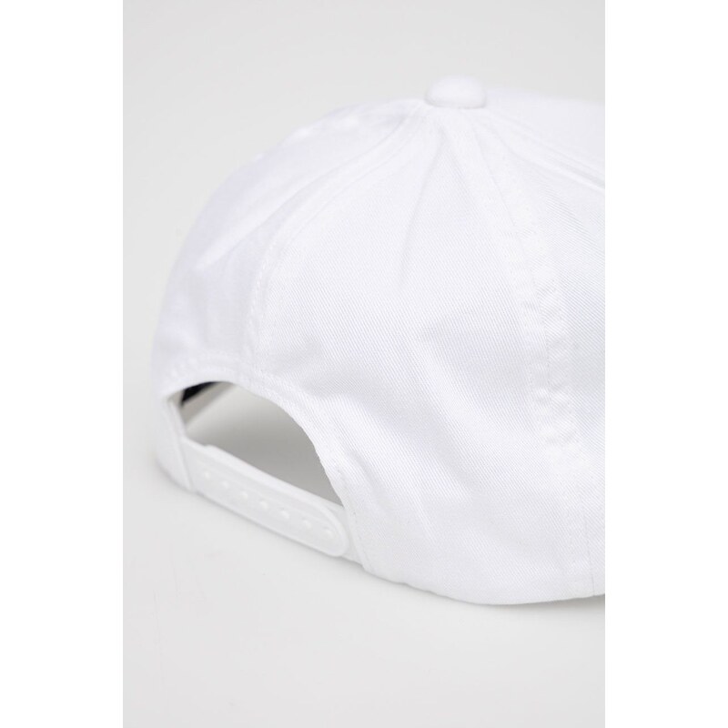 Памучна шапка с козирка Armani Exchange в бяло с апликация 954047 CC811 NOS
