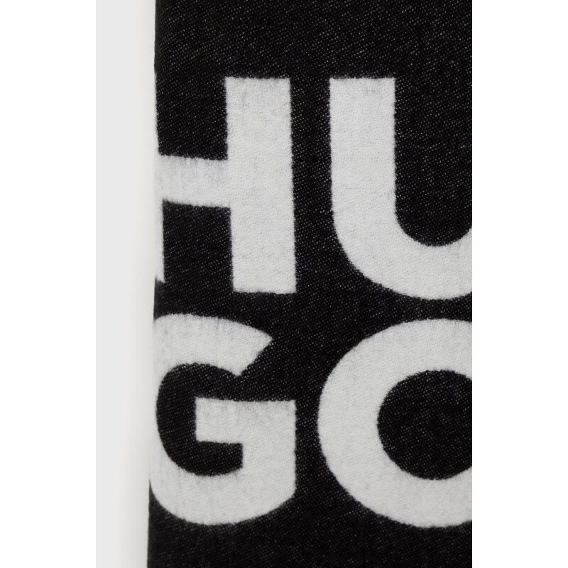 Вълнен шал HUGO в черно с принт