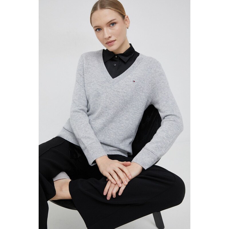 Вълнен пуловер Tommy Hilfiger дамски в сиво от лека материя