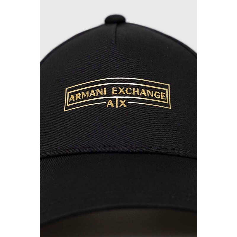 Памучна шапка с козирка Armani Exchange в черно с апликация