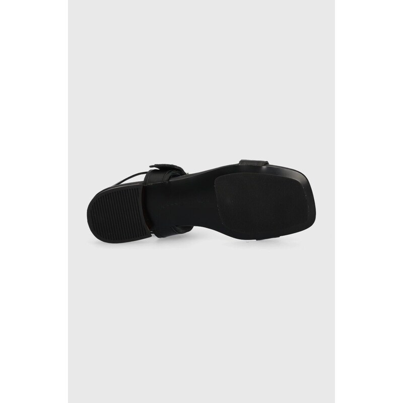 Кожени сандали Tommy Hilfiger HARDWARE FLAT SANDAL в черно FW0FW07094
