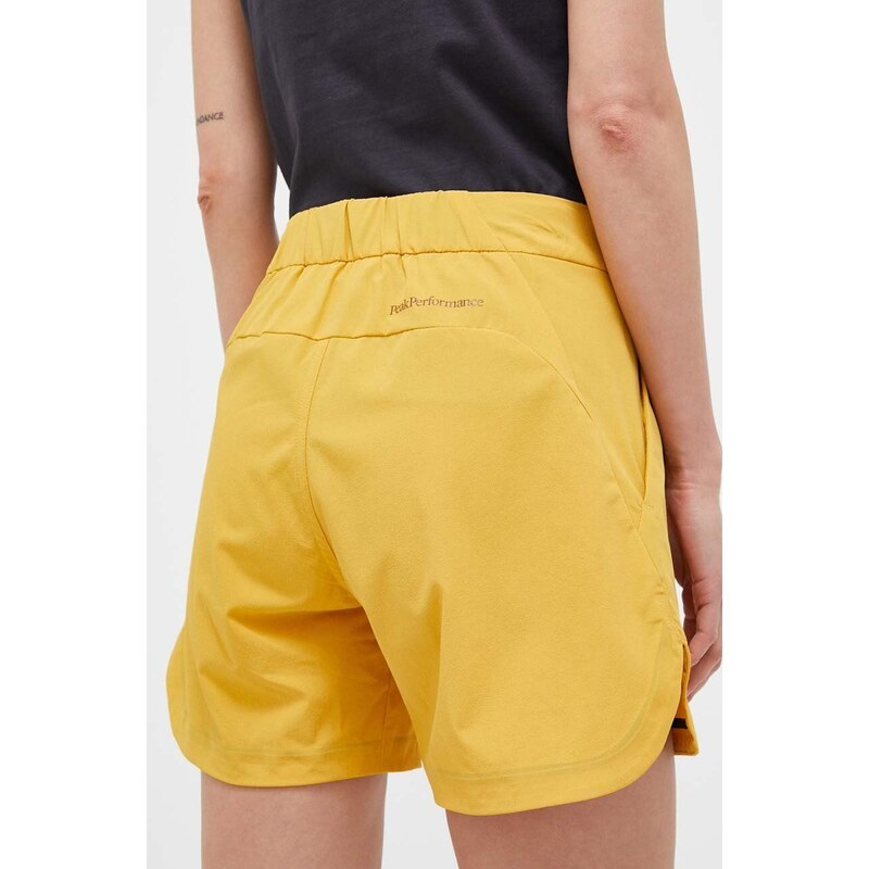 Къс панталон за спортове на открито Peak Performance Vislight Light в жълто с изчистен дизайн с висока талия