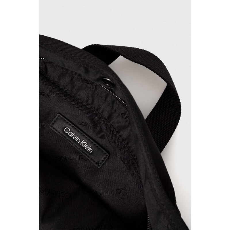 Чанта през рамо Calvin Klein в черно
