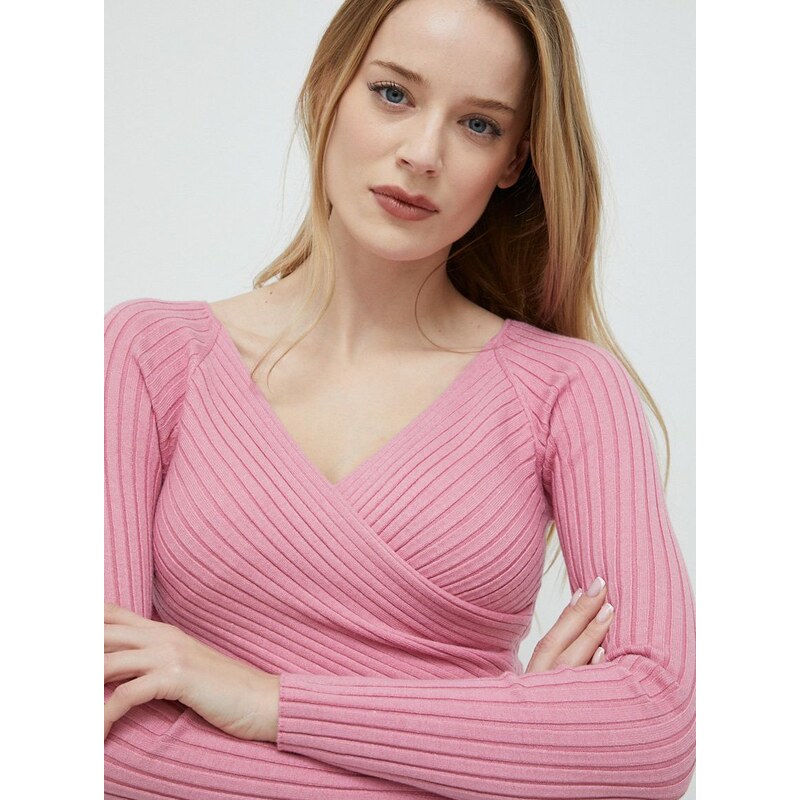 Пуловер Guess дамски в розово от лека материя