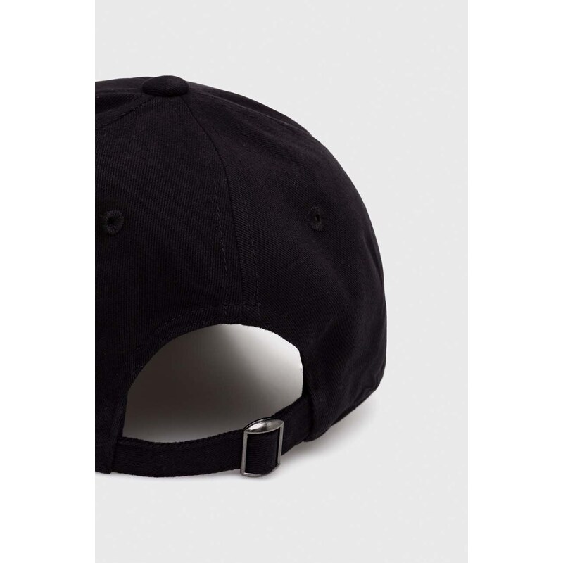 Памучна шапка с козирка Guess Originals в черно с апликация
