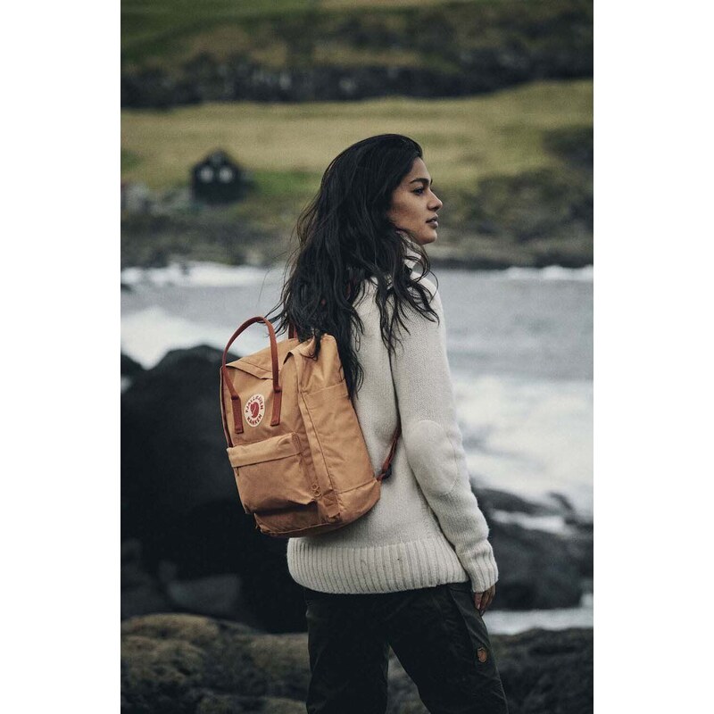 Раница Fjallraven F23510.228 Kanken в бежово голям размер с изчистен дизайн F23225 F23510