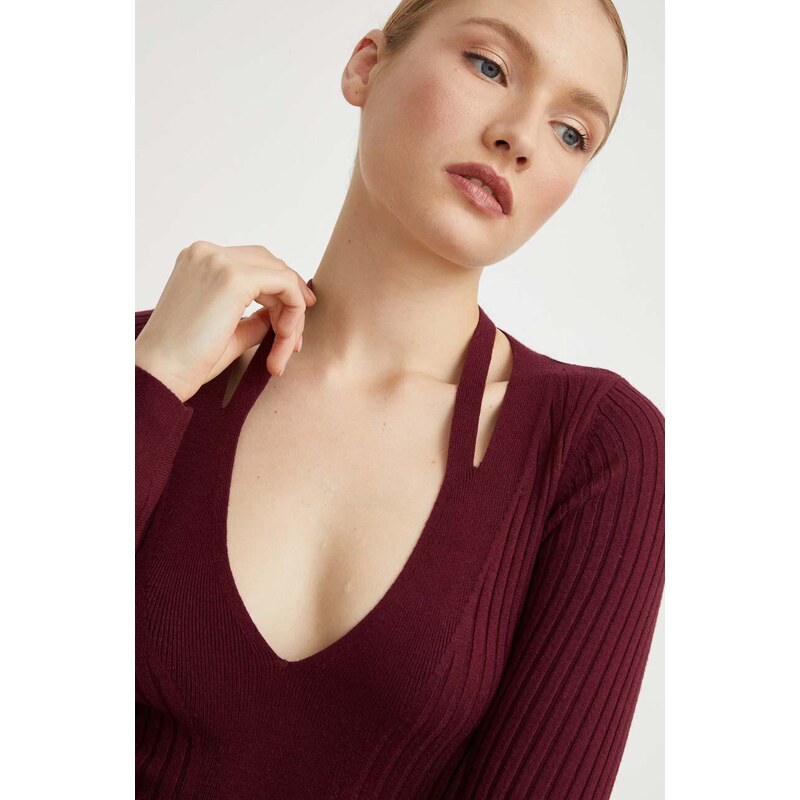 Пуловер Guess дамски в бордо от лека материя