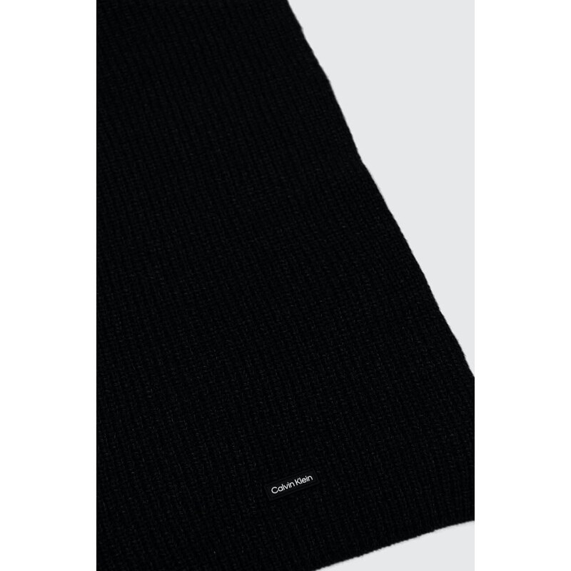 Вълнен шал Calvin Klein в черно с меланжов десен