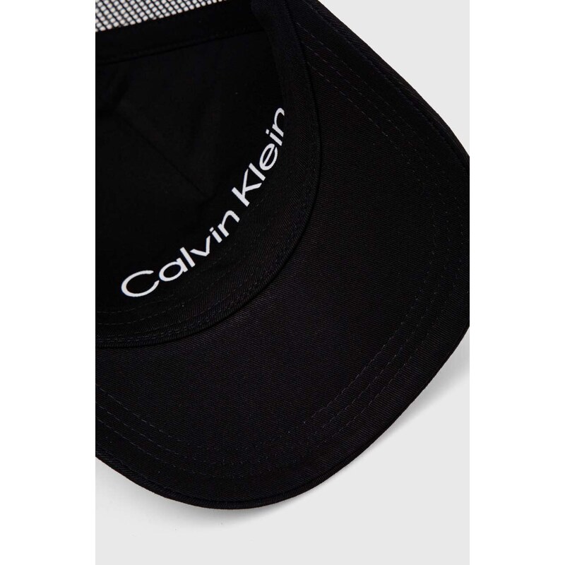 Шапка с козирка Calvin Klein в черно с апликация K50K511287