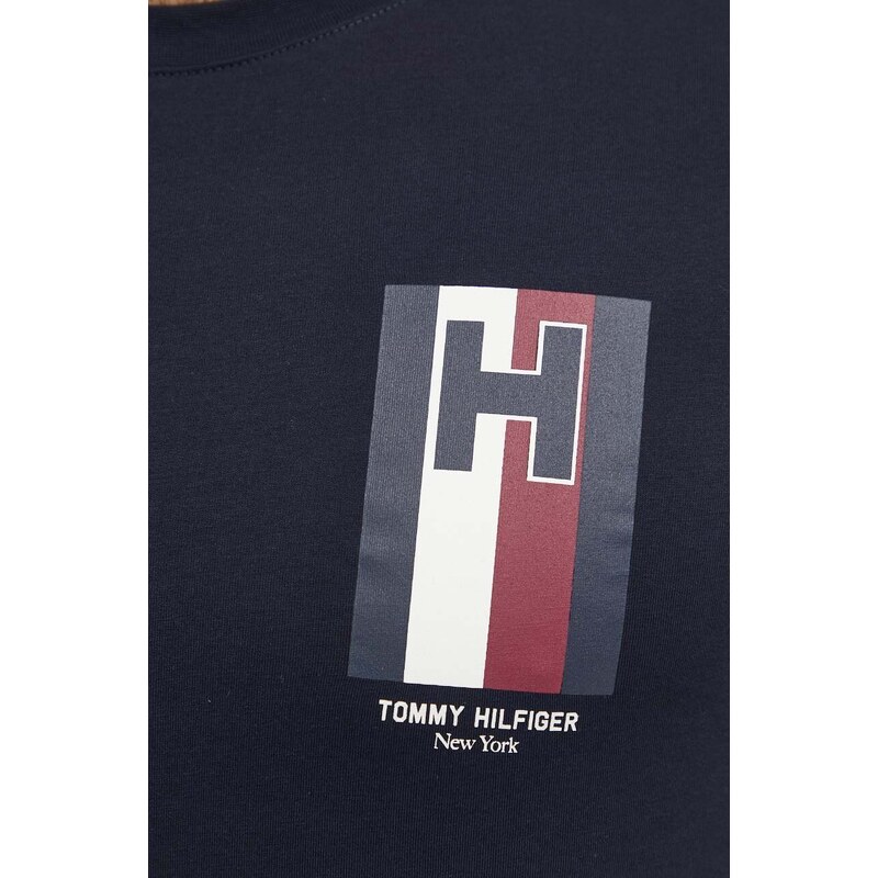Памучна тениска Tommy Hilfiger в тъмносиньо с принт MW0MW33687