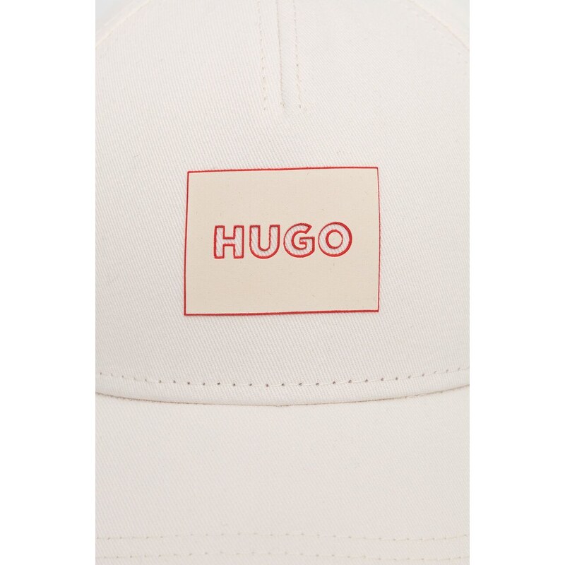 Памучна шапка с козирка HUGO в бежово с апликация 50506053