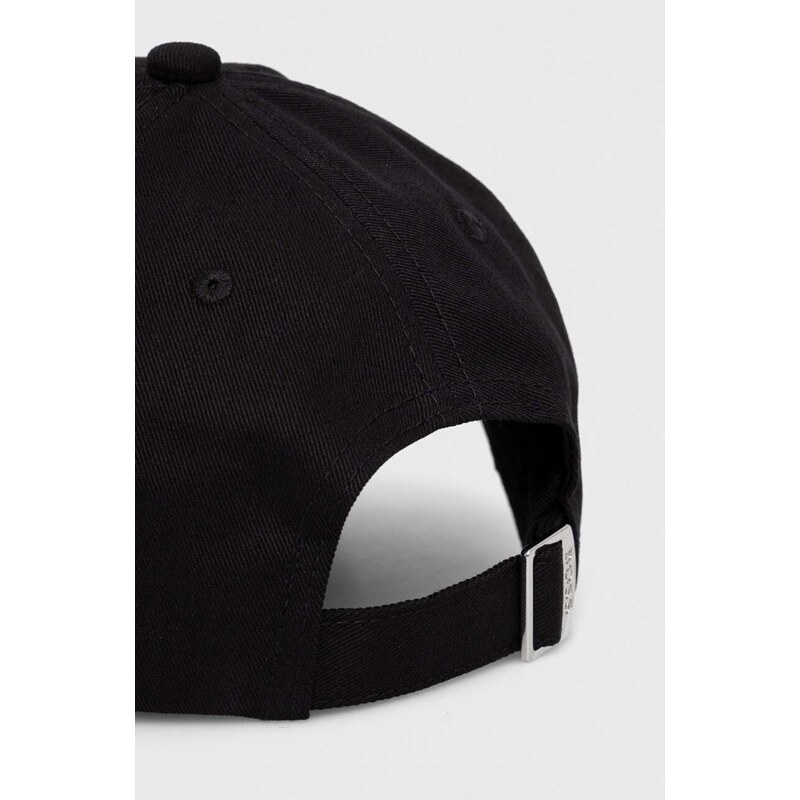 Памучна шапка с козирка BOSS в черно с апликация 50513923