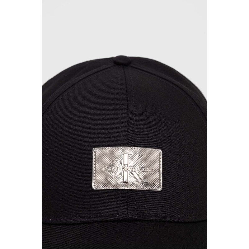 Памучна шапка с козирка Calvin Klein Jeans в черно с апликация K50K511463