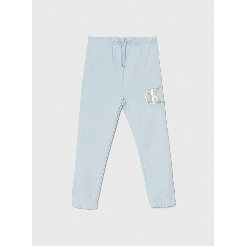 Детски спортен панталон Calvin Klein Jeans в синьо с апликация
