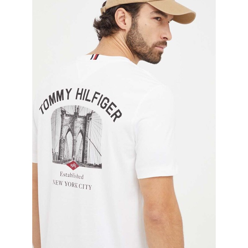 Памучна тениска Tommy Hilfiger в бяло с принт MW0MW33697