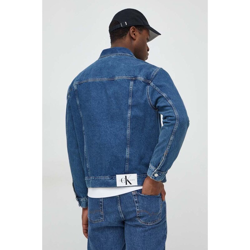 Дънково яке Calvin Klein Jeans в тъмносиньо преходен модел J30J324972