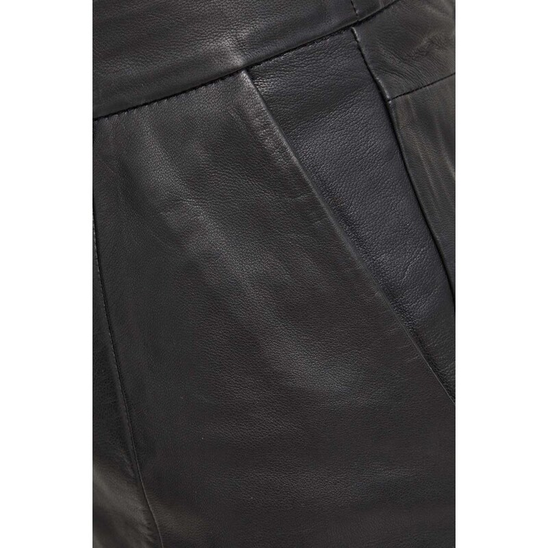 Кожен панталон Gestuz в черно със стандартна кройка, с висока талия 10908763
