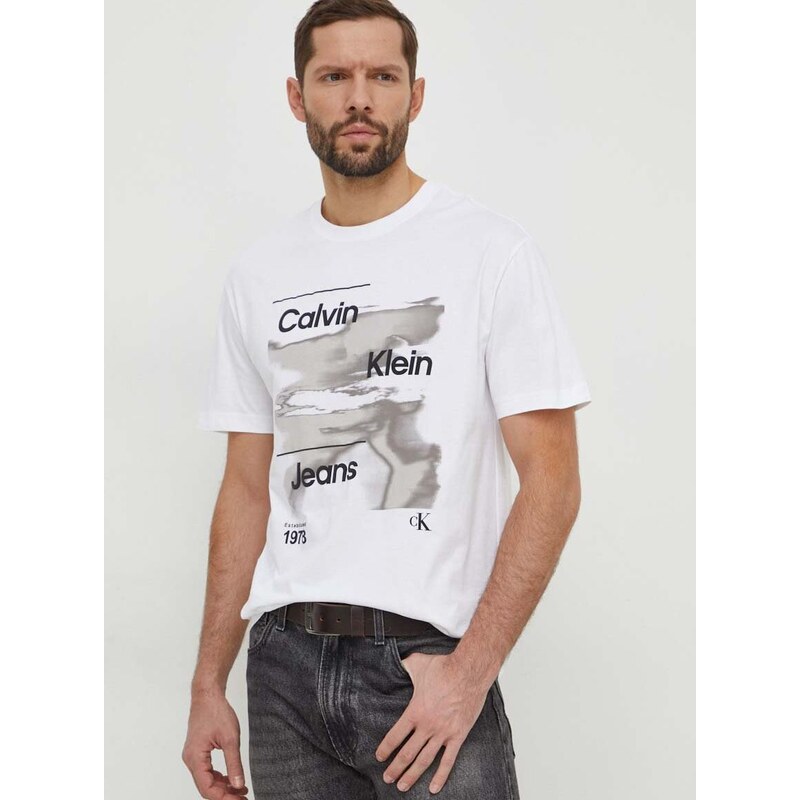 Памучна тениска Calvin Klein Jeans в бяло с принт J30J325184
