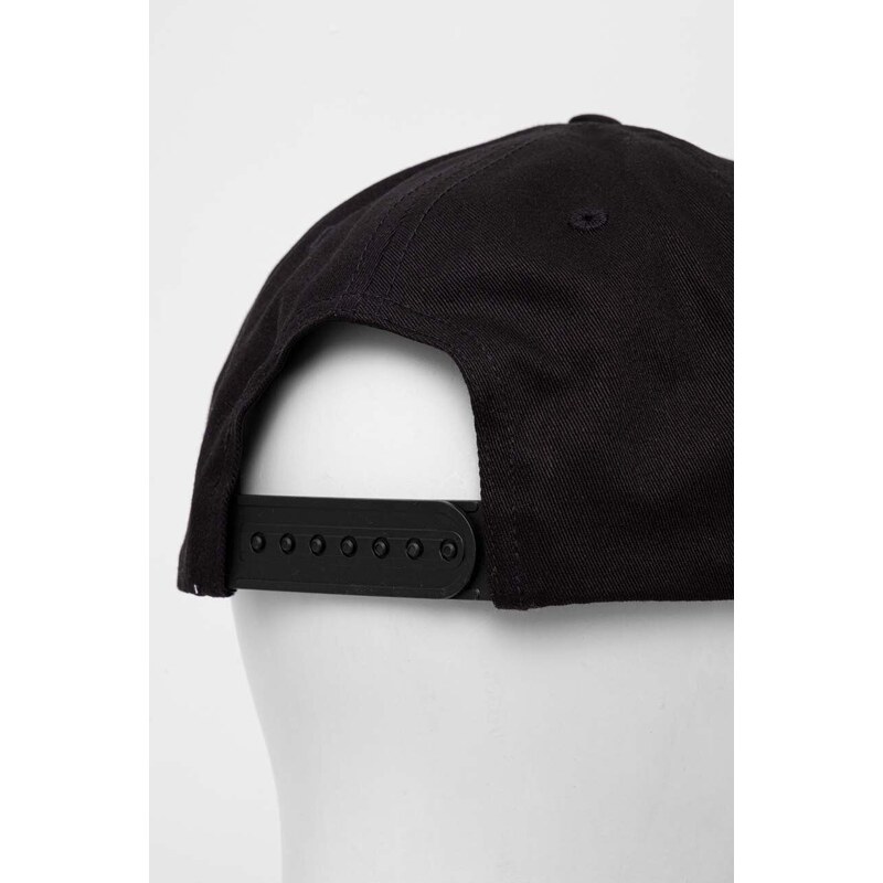 Памучна шапка с козирка Calvin Klein Jeans в черно с апликация K50K510061