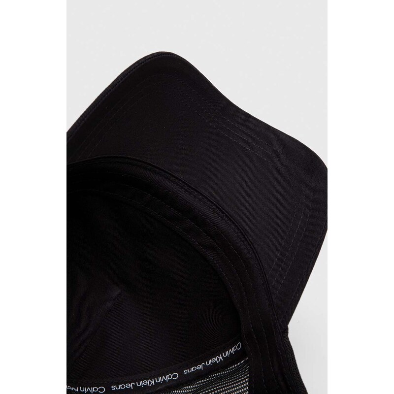 Шапка с козирка Calvin Klein Jeans в черно с апликация K50K511807