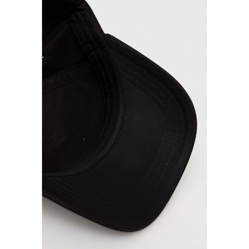 Памучна шапка с козирка HUGO в черно с принт 50513365