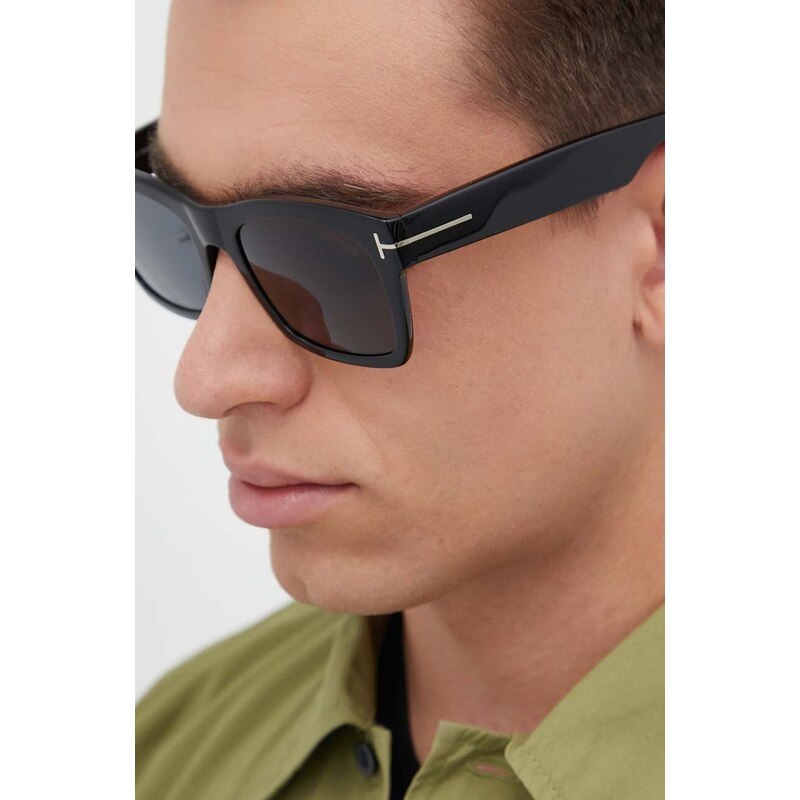 Слънчеви очила Tom Ford в черно FT1062_5601A