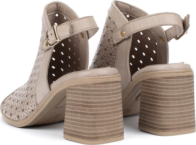 Бежови дамски сандали от естествена кожа