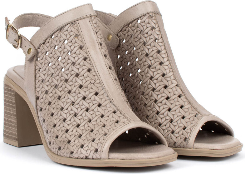 Бежови дамски сандали от естествена кожа