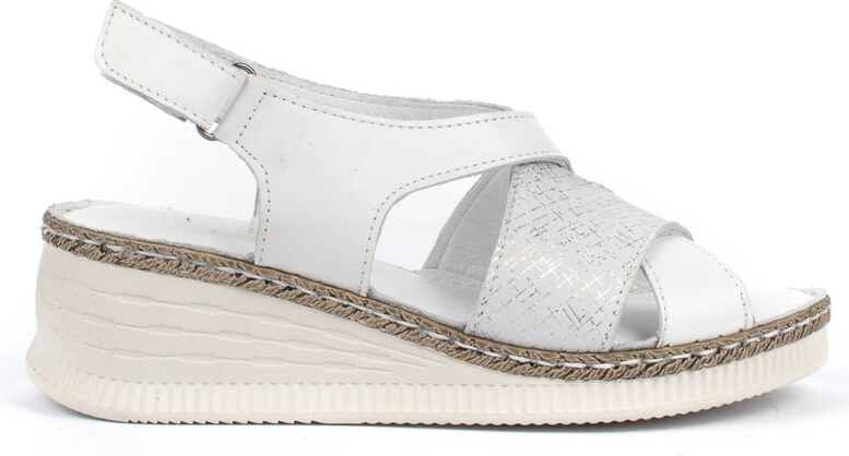 Бели дамски сандали от естествена кожа