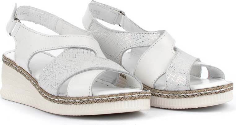 Бели дамски сандали от естествена кожа