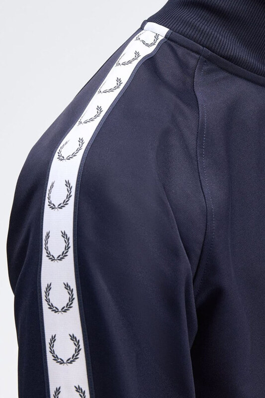 FRED PERRY Жилетка Taped Track J4620 885 carbon blue