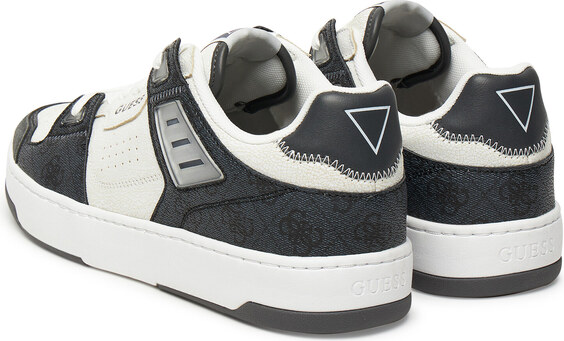 Сникърси Guess