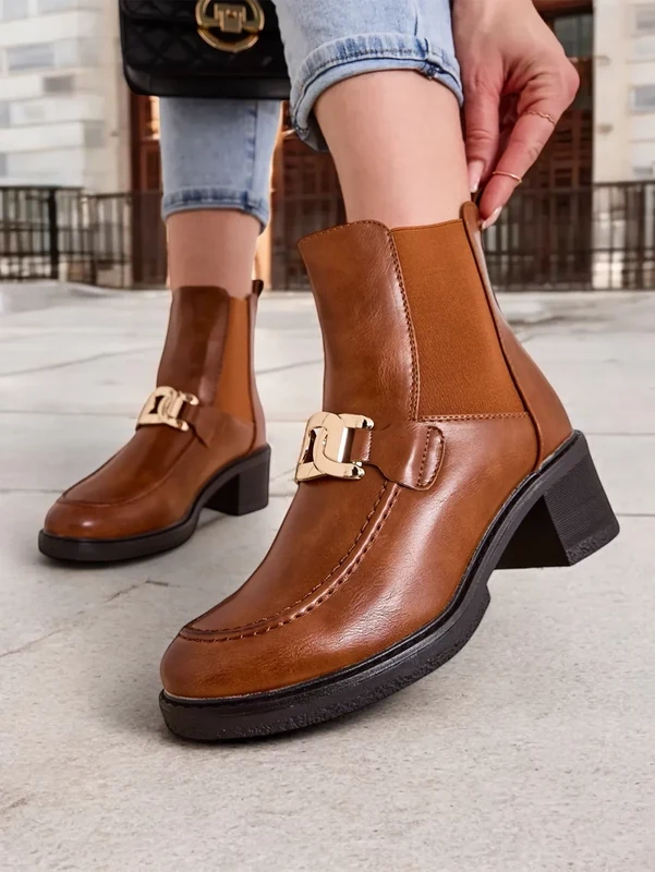 Resti Women's ankle boots with low heels Ewios