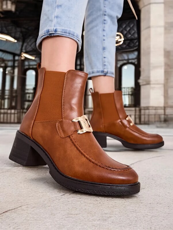 Resti Women's ankle boots with low heels Ewios