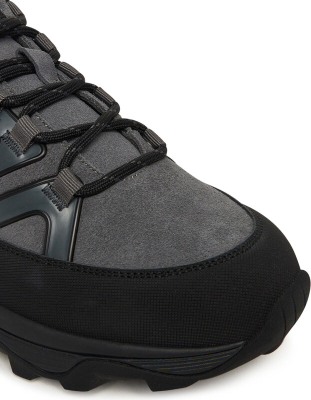 Сникърси Guess